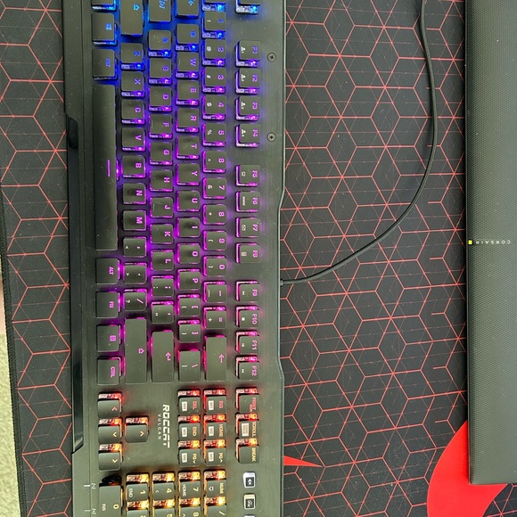 Computer gaming keyboard - Picture 2 of 5